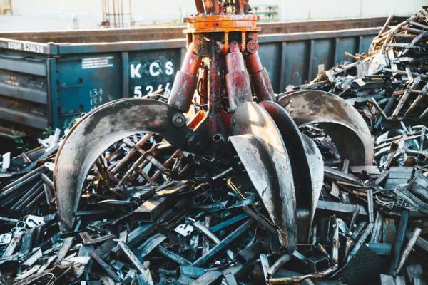 Khu vực thu mua phế liệu tại Bến Lức