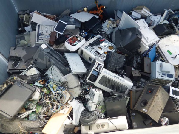 Phế liệu điện tử là một trong các mặt hàng được thu mua với giá cao