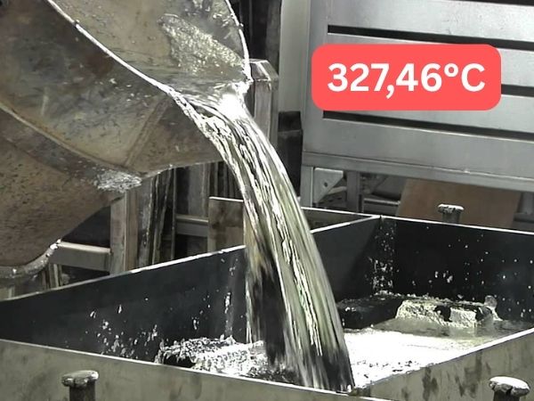 Nhiệt độ nóng chảy của Chì là 327,46°C