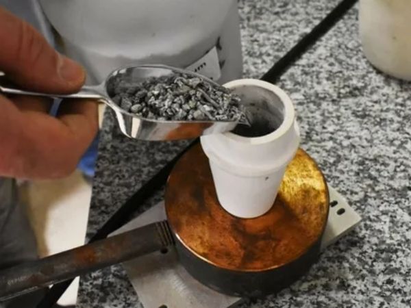 Phân biệt nhôm và sắt bằng những phương pháp khác