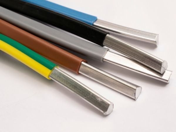 Các yếu tố ảnh hưởng đến khả năng dẫn điện của nhôm